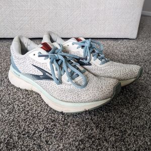 Brooks Trace 1 Size 9